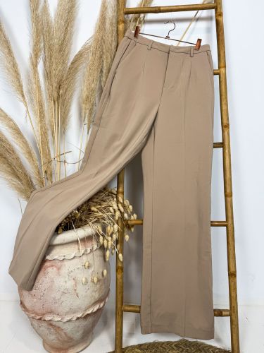 Pantalón pinzas camel Cayetana