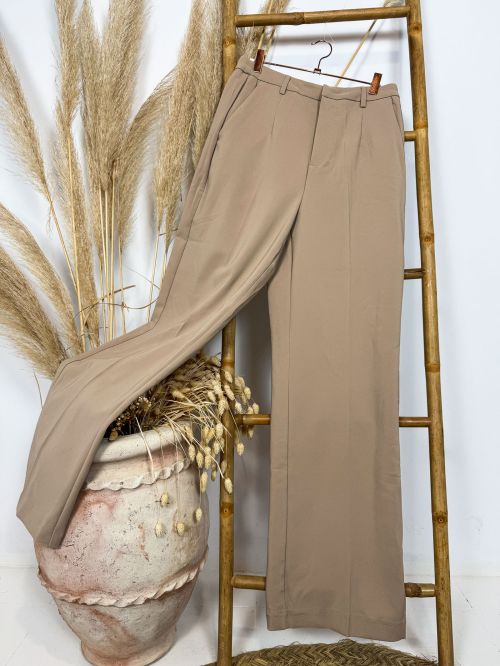 Pantalón pinzas camel Cayetana