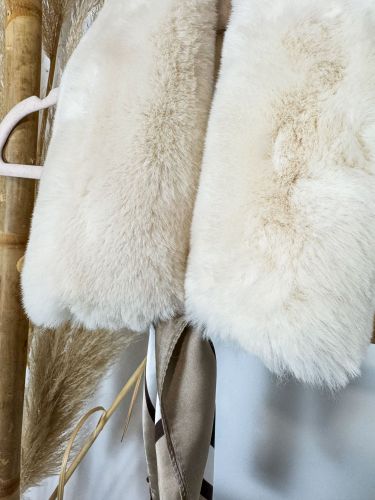 Cuellito de pelo blanco para pañuelo 2