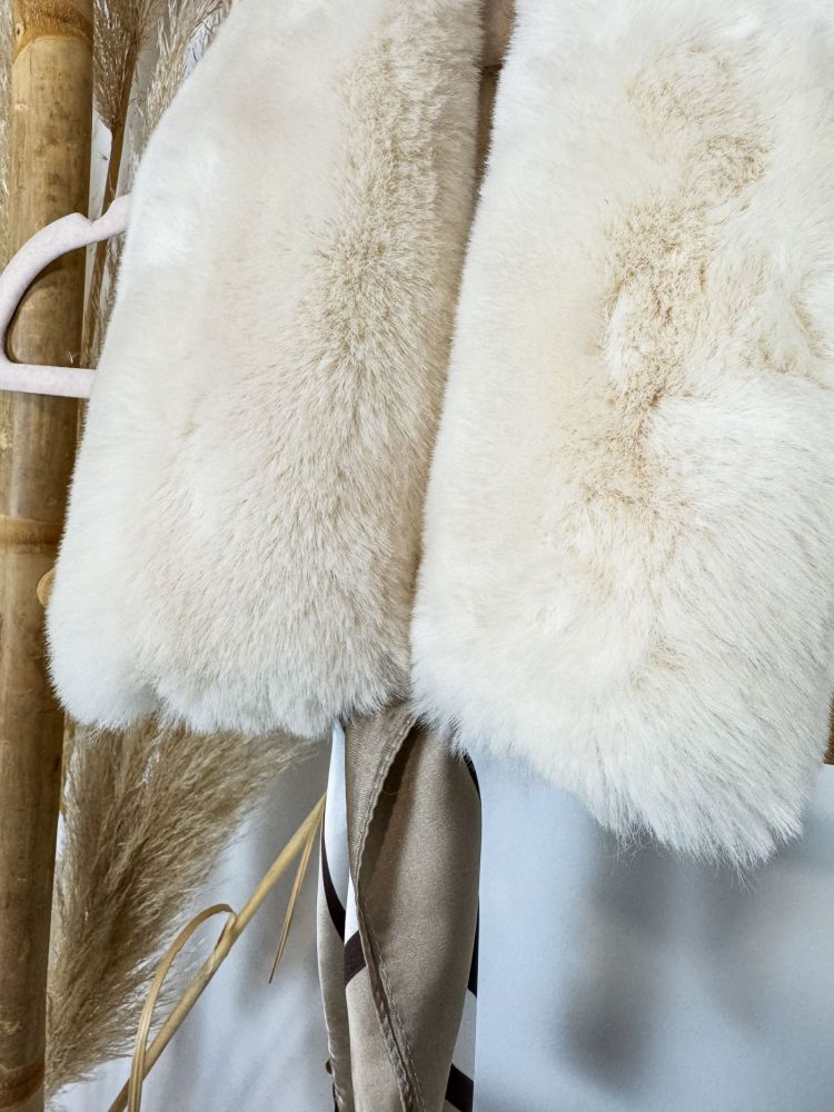 Cuellito de pelo blanco para pañuelo