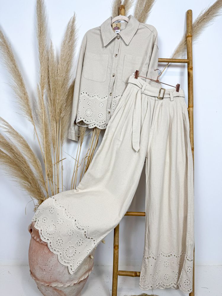 Vaquero palazzo perforado bajo