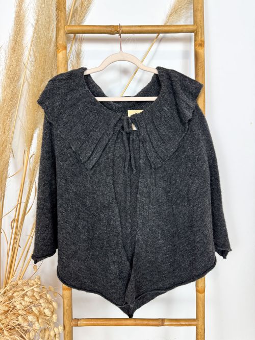 Capa de punto gris cuello bebé