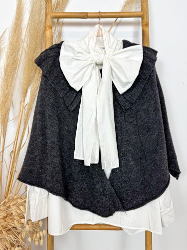 Capa de punto gris cuello bebé 2