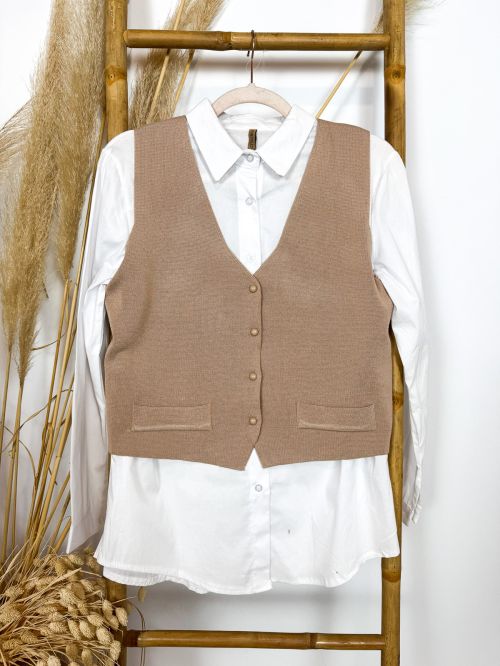 Chalequillo punto camel botones esmaltados