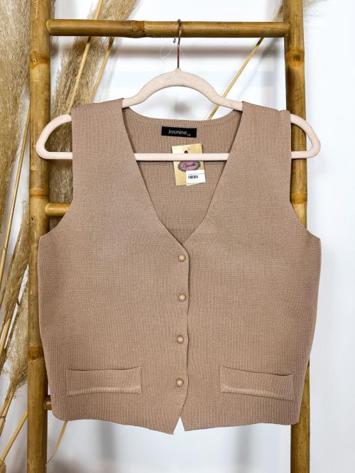 Chalequillo punto camel botones esmaltados
