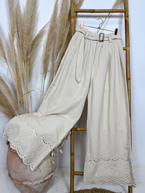 Vaquero palazzo perforado bajo