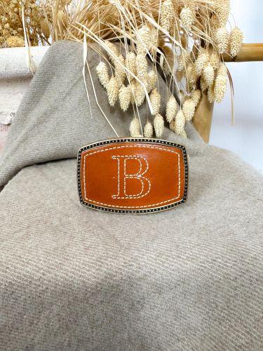 Hebilla rectangular inicial bordada B