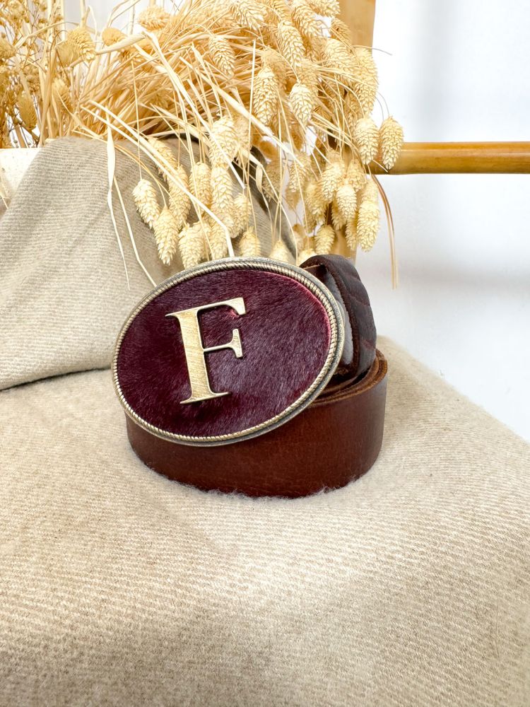 Hebilla ovalada pelo burdeos inicial...