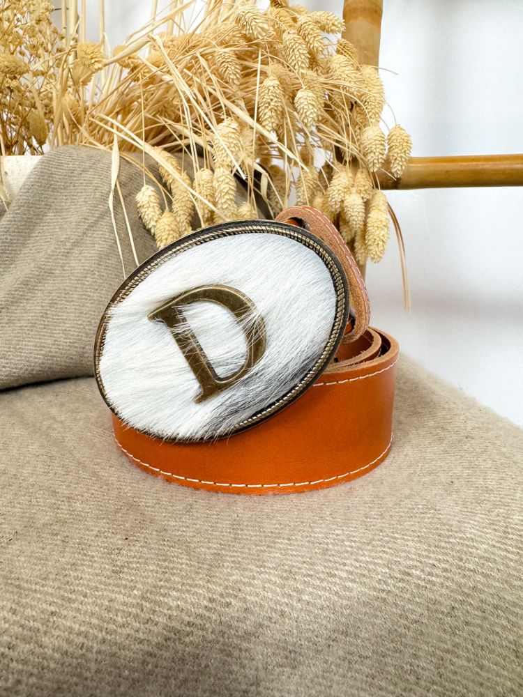 Hebilla olavada pelo largo inicial...