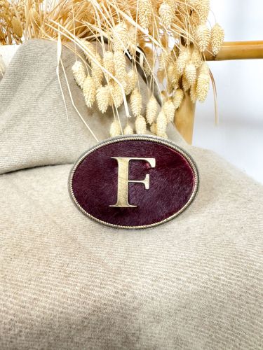 Hebilla ovalada pelo burdeos inicial chapa F