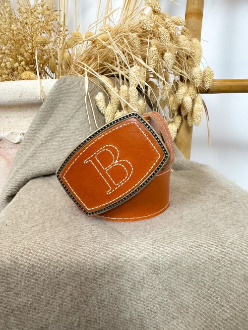 Hebilla rectangular inicial bordada B