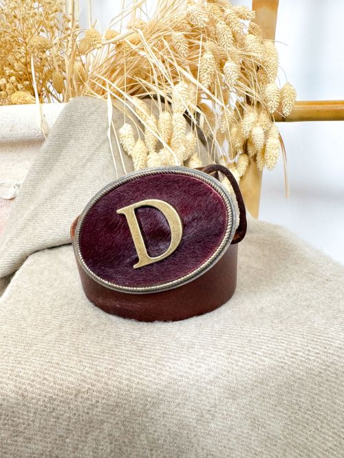 Hebilla ovalada pelo burdeos inicial chapa D