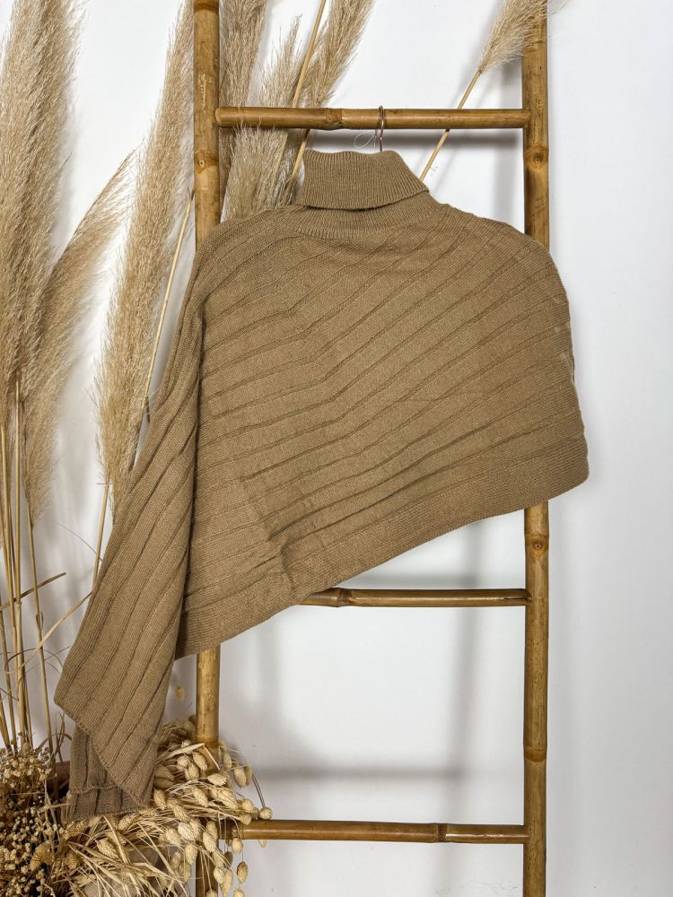 Capa cuello alto asimétrica camel Capa cuello alto asimétrica camel