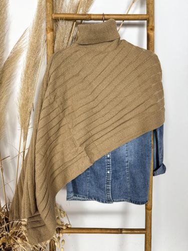 Capa cuello alto asimétrica camel