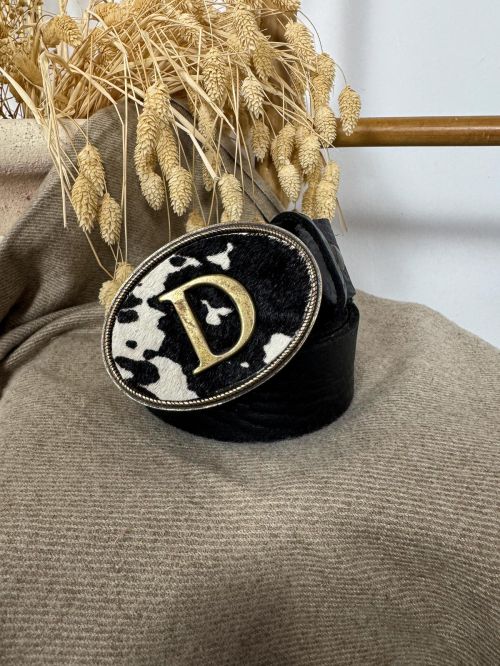 Hebilla ovalada pelo vaca inicial relieve D