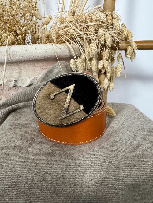 Hebilla ovalada pelo marrón y negro inicial relieve Z