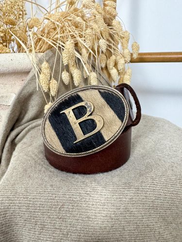 Hebilla ovalada pelo marrón y negro inicial relieve B 2