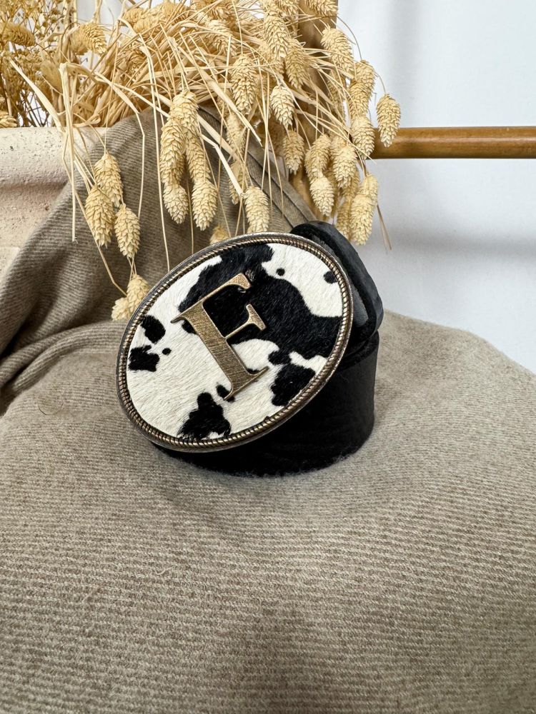 Hebilla ovalada pelo vaca inicial...