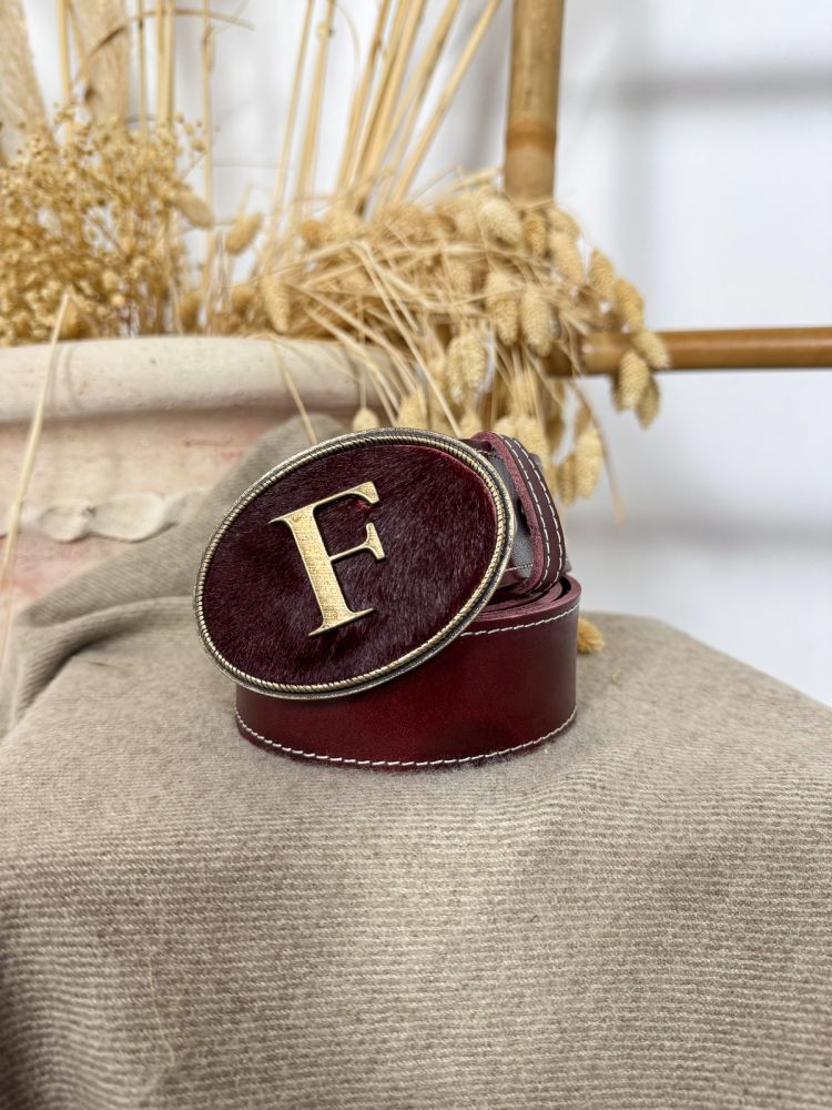 Hebilla ovalada pelo burdeos inicial...