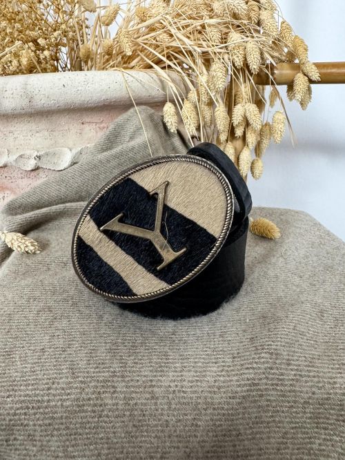 Hebilla ovalada pelo marrón y negro inicial relieve Y