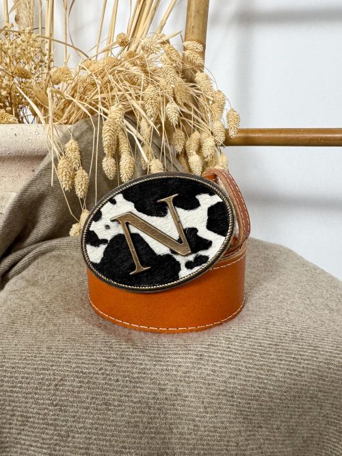 Hebilla ovalada pelo vaca inicial relieve N