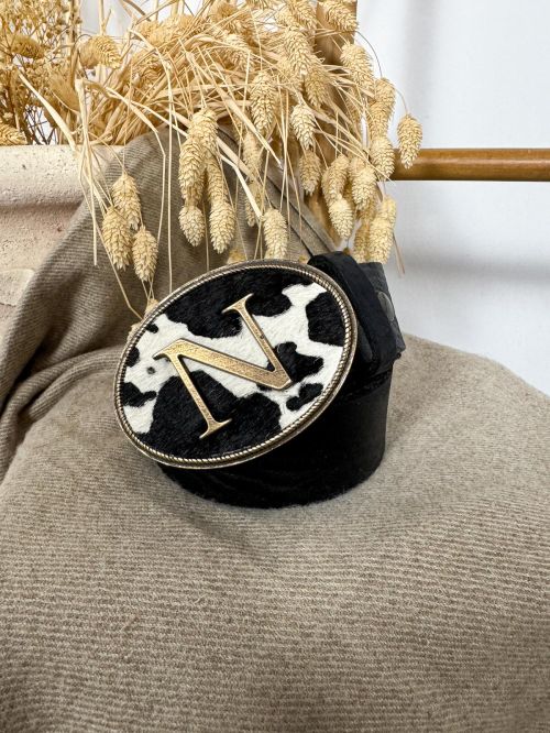 Hebilla ovalada pelo vaca inicial relieve N