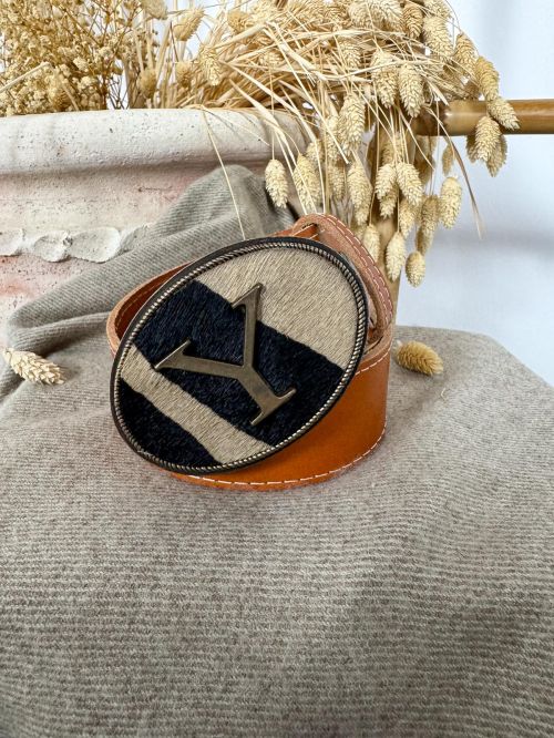 Hebilla ovalada pelo marrón y negro inicial relieve Y