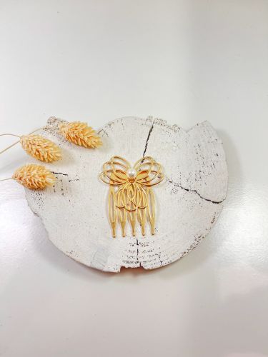 Peinecillo dorado mini hilito y perla