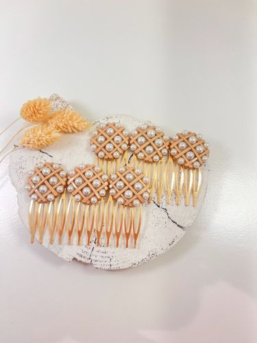 Peinecillo 108 crema y perla. MINES