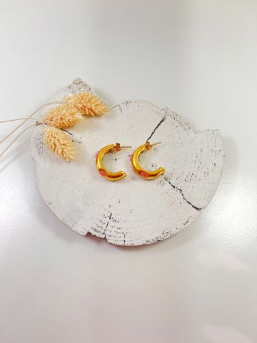 Medio aro acero dorado con piedra rosa