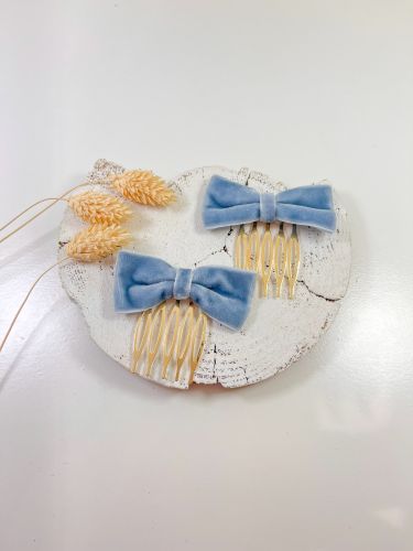 Peinecillo lazo terciopelo celeste