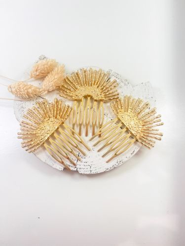 Peinecillo dorado abanico abierto