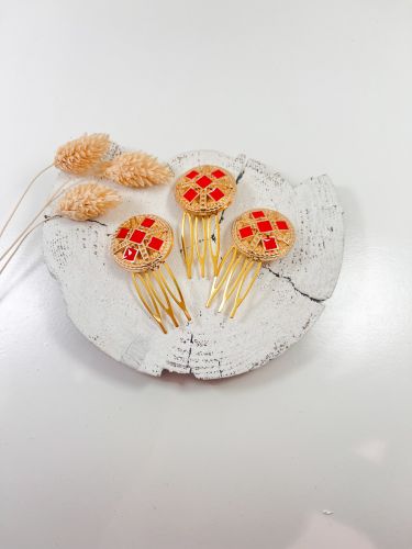 Peinecillo moneda roja