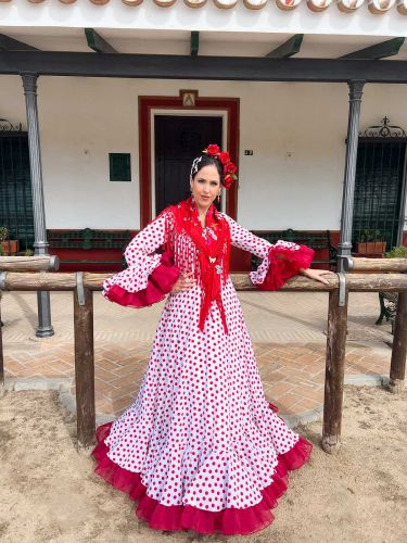 Traje María blanco con lunares rojos