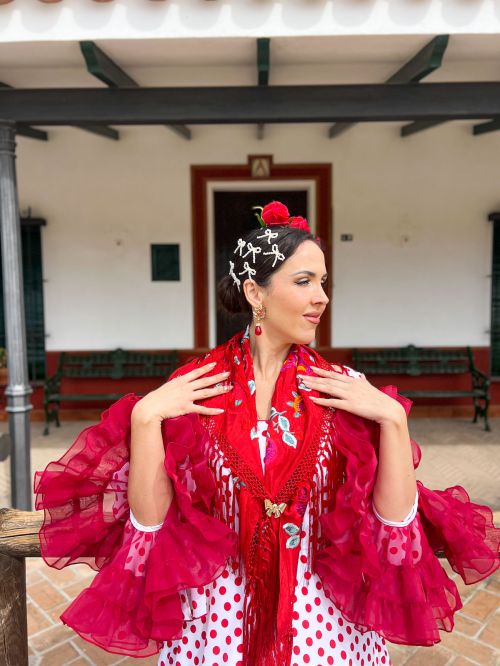 Traje María blanco con lunares rojos