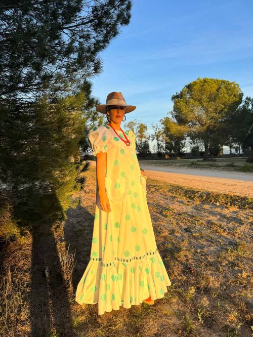 Bata Camila blanca con lunares verde agua