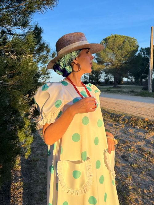 Bata Camila blanca con lunares verde agua