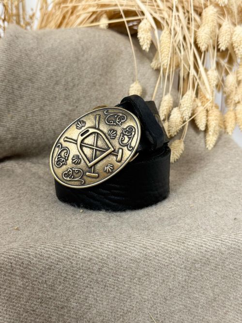 Hebilla ovalada pequeña labrada estribo y palos color oro viejo