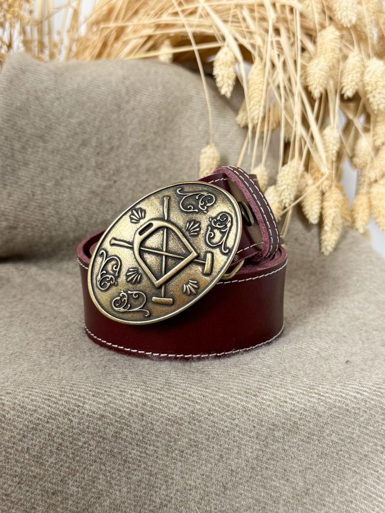 Hebilla ovalada pequeña labrada...