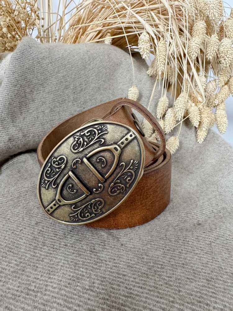 Hebilla ovalada estribo oro viejo