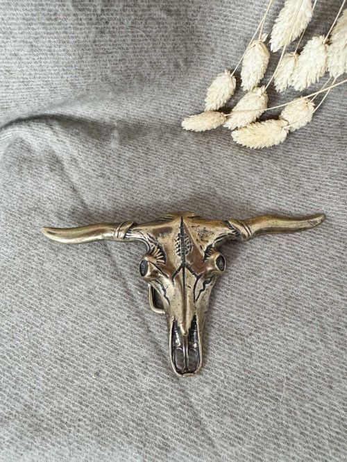 Hebilla cráneo gigante