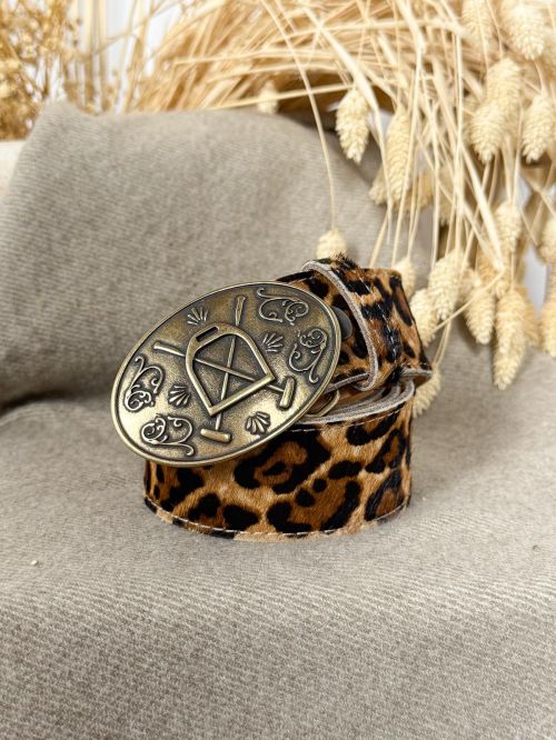 Hebilla ovalada pequeña labrada estribo y palos color oro viejo