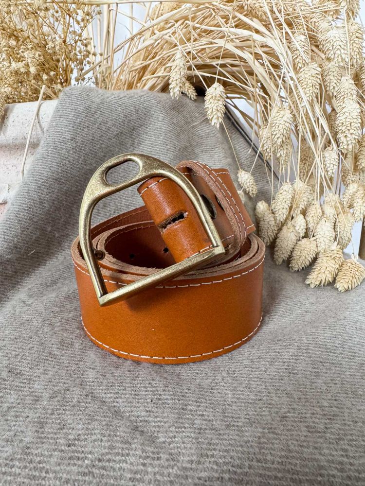 Hebilla estribo simple oro viejo