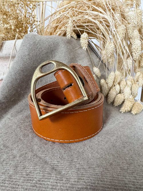 Hebilla estribo simple oro viejo