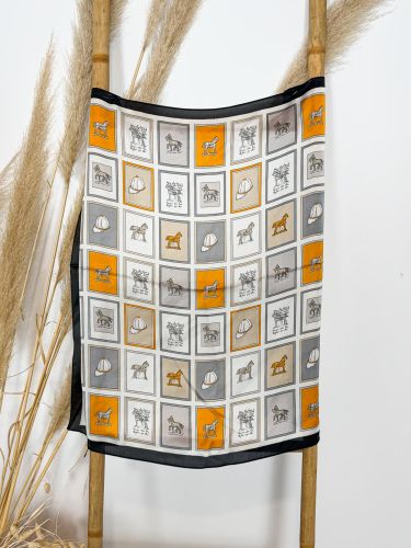 Pañuelo 70x70 blanco cuadros gris, amarillo con dibujos... 2