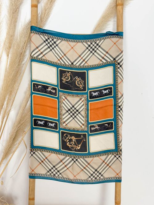 Pañuelo seda 70x70 buberry con carruaje azul petroleo