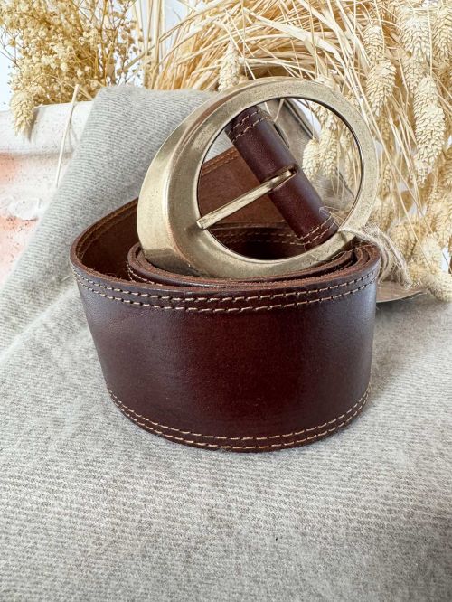 Cinturón ancho 7,5 cm castaño hebilla ovalada gruesa