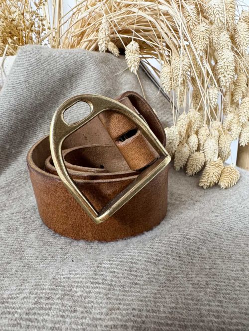 Hebilla estribo simple oro viejo