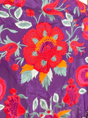 Mantón seda Araceli morado 2