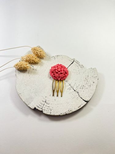 Peinecillo resina botón floral rosa chicle